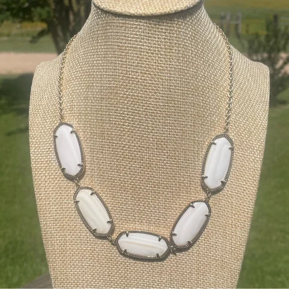 ✨ Kendra Scott Valencia Statement Necklace – White Mother of Pearl | Retired ✨ - Picture 8 of 9